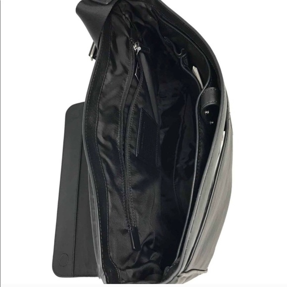 Michael Kors leather bag - Picture 2 of 3